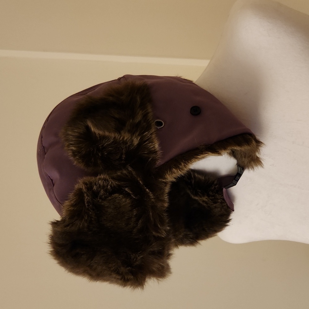 Lands End Unisex S/M Winter Bomber Hat in purple w/faux fur